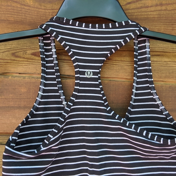 Lululemon woman's cool racerback tank top - Picture 4 of 4